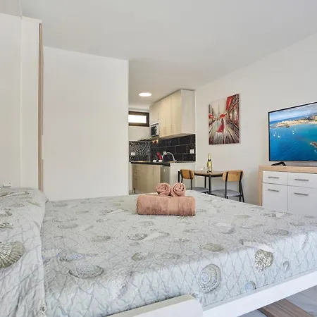 Sea Views Modern Estudio Olimpia Near The Appartamento