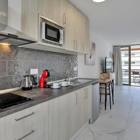 Sea Views Modern Estudio Olimpia Near The 아파트